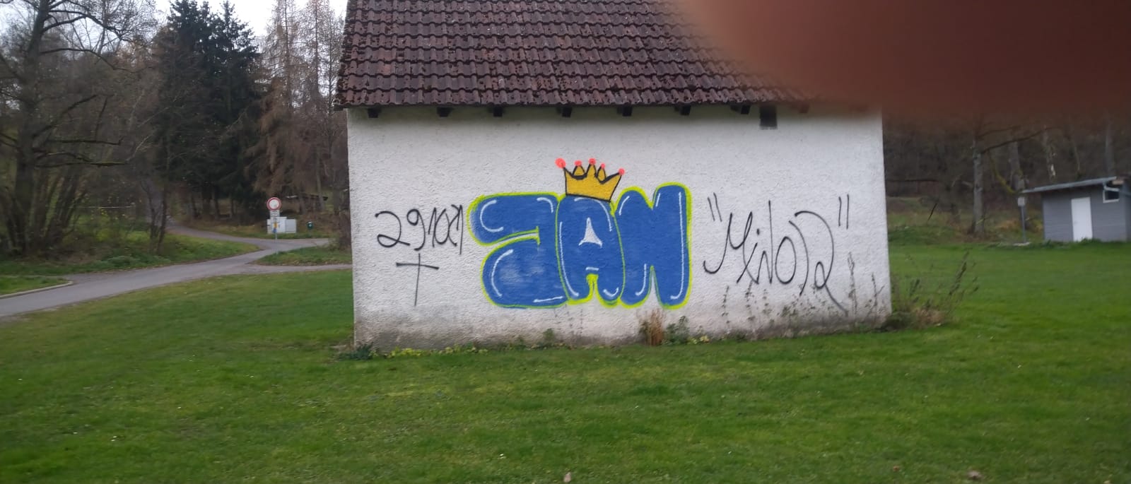 Graffiti am Sportgelände